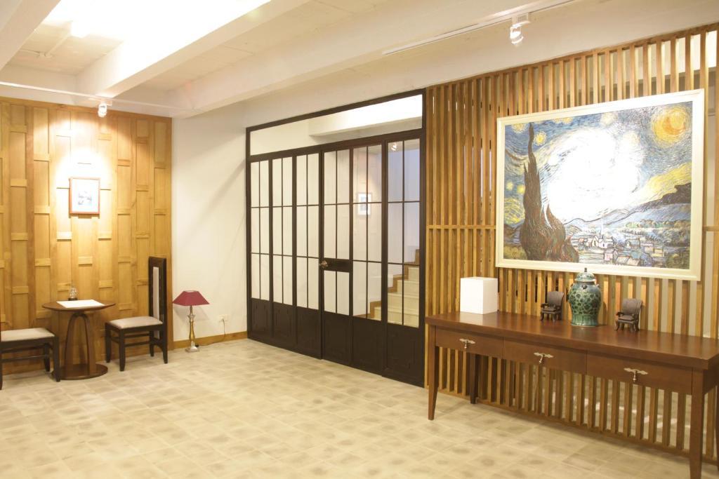 Baan Dinso Hostel@Ratchadamnoen بانكوك المظهر الخارجي الصورة