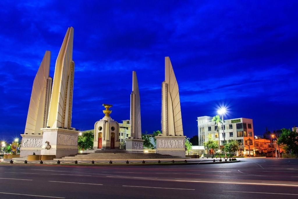 Baan Dinso Hostel@Ratchadamnoen بانكوك المظهر الخارجي الصورة