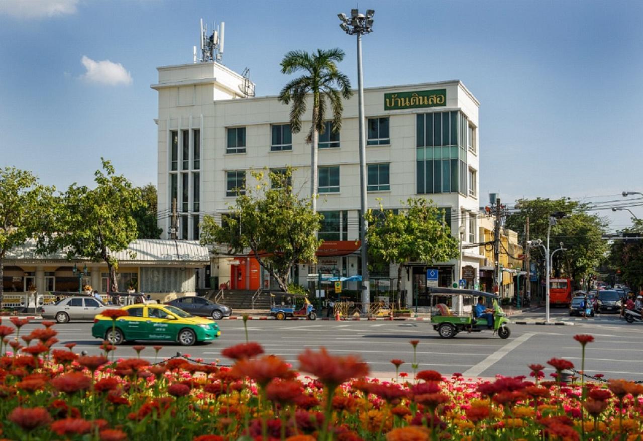 Baan Dinso Hostel@Ratchadamnoen بانكوك المظهر الخارجي الصورة