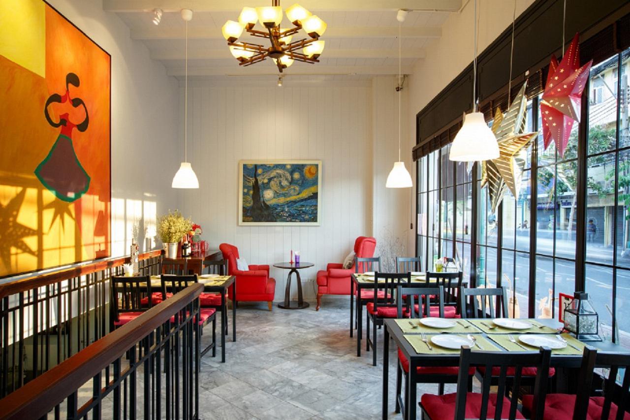 Baan Dinso Hostel@Ratchadamnoen بانكوك المظهر الخارجي الصورة