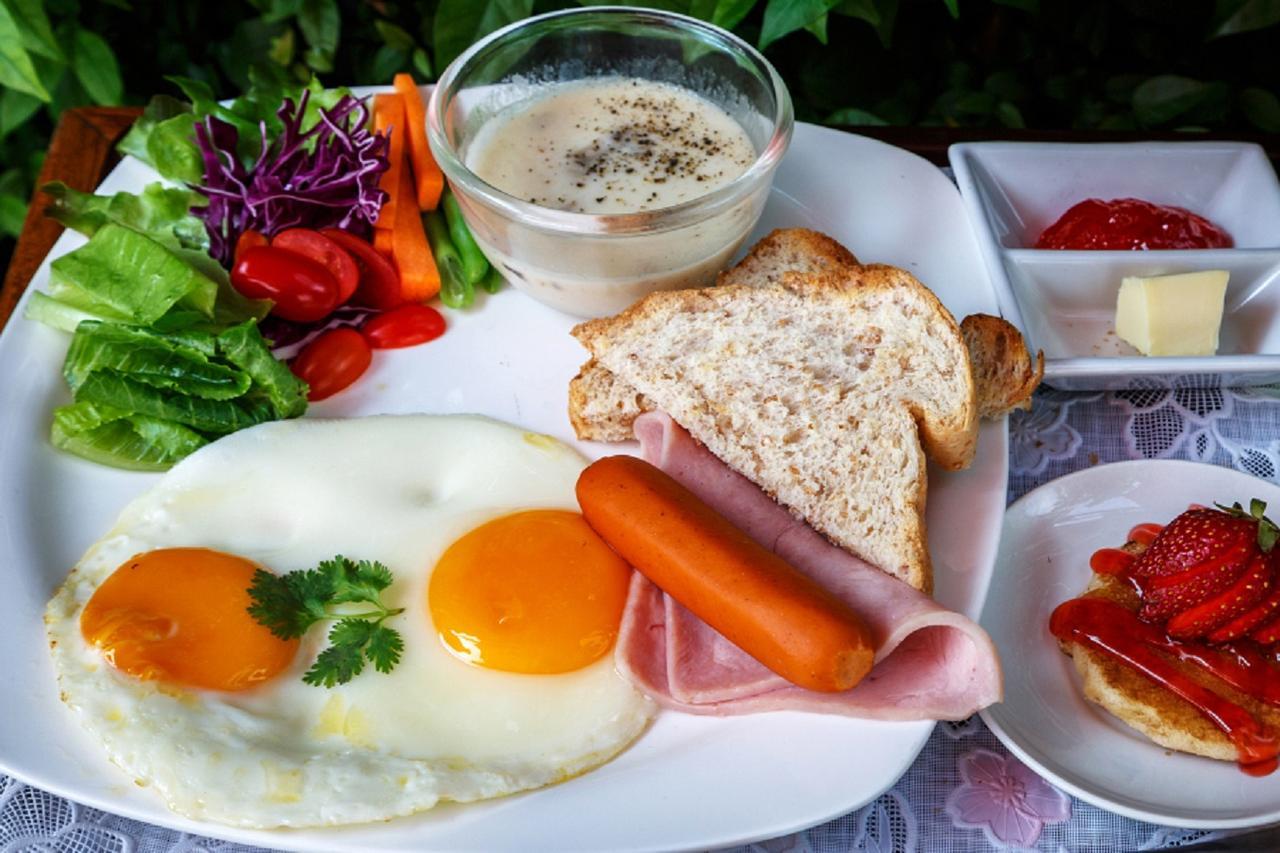 Baan Dinso Hostel@Ratchadamnoen بانكوك المظهر الخارجي الصورة