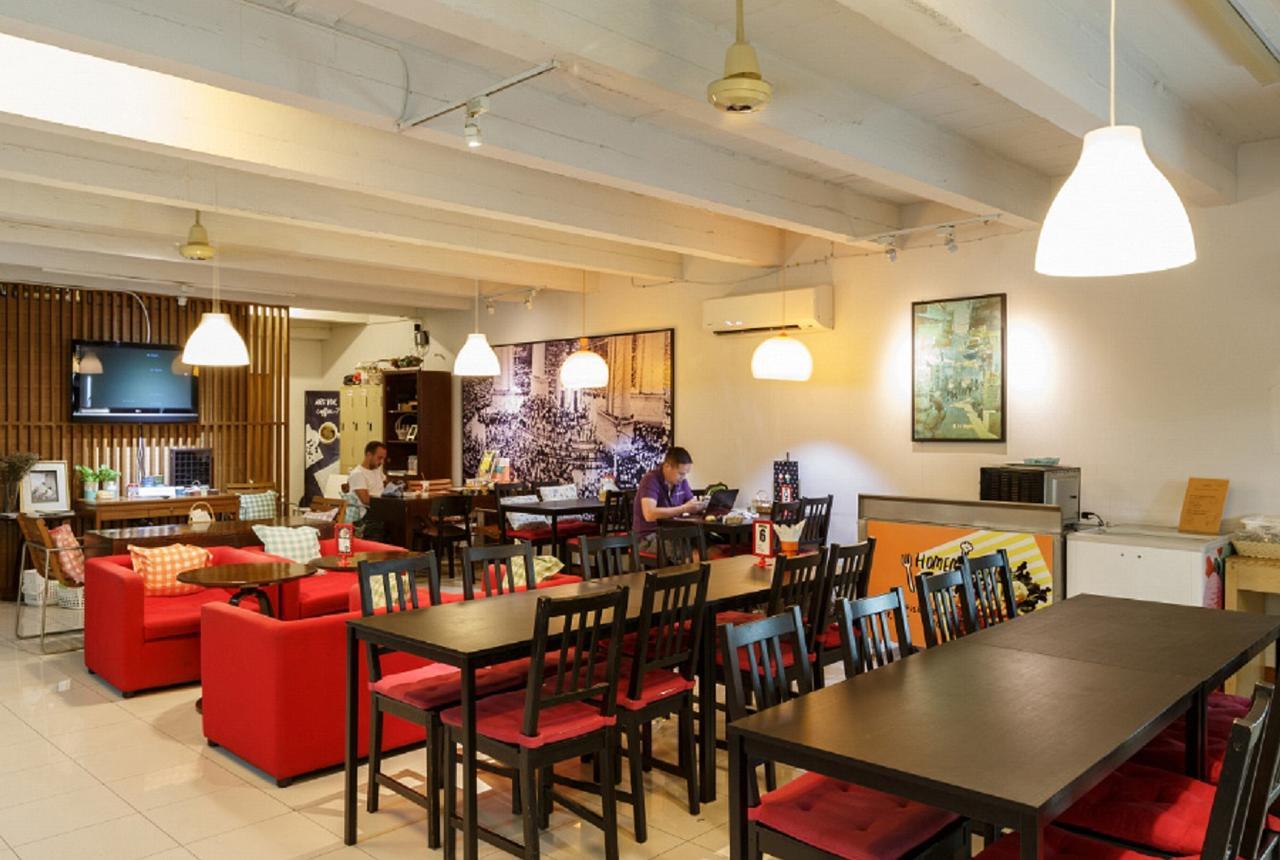 Baan Dinso Hostel@Ratchadamnoen بانكوك المظهر الخارجي الصورة