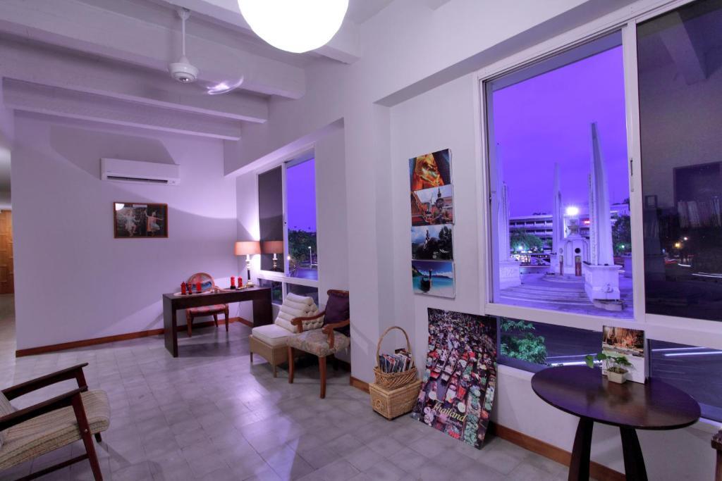Baan Dinso Hostel@Ratchadamnoen بانكوك المظهر الخارجي الصورة